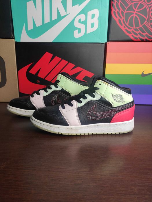 uty Nike Air Jordan 1 Mid Se 37.5 EU 23.5 cm Glow in the dark aj1