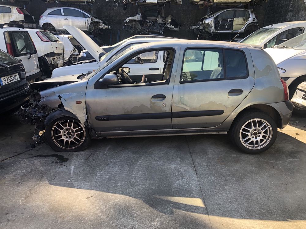 Clio 2 para peças