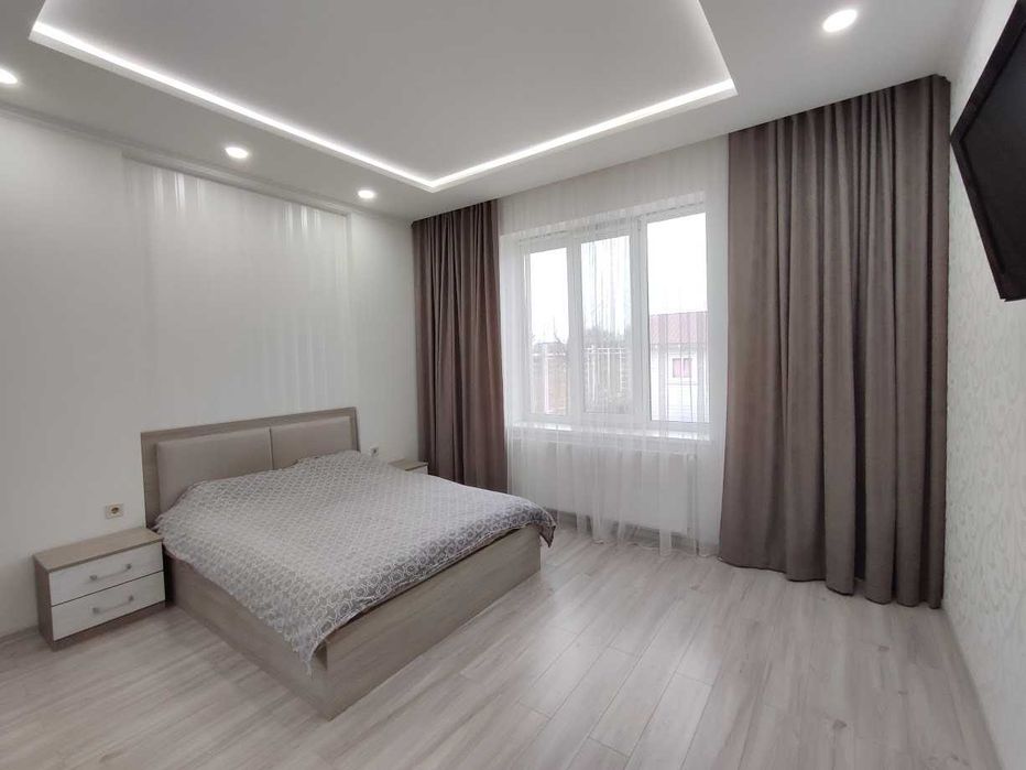 Продається сучасний будинок з дизайнерським ремонтом в с. Шипинці