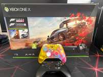 Sprzedam konsolę Xbox One X + 2 pady (jeden limitowany) – okazja!