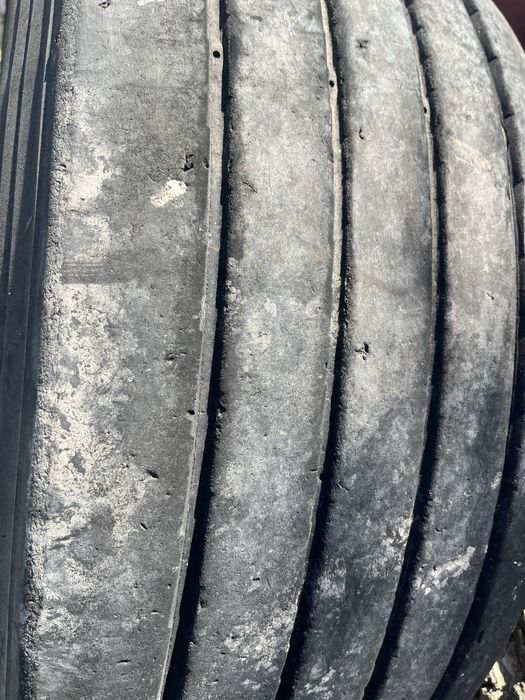 Opona od naczepy z felgą