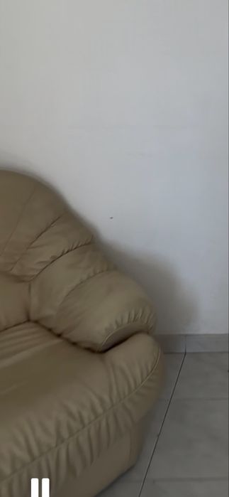 Dá-se móveis de sala e sofás