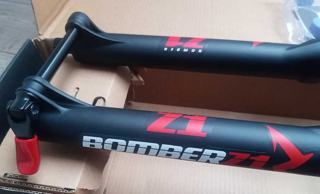 NOWY Marzocchi Bomber Z1 27,5" 170mm tapered boost