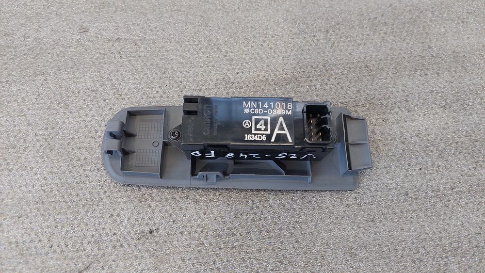 Comando / botão / interruptor vidros frente direito MITSUBISHI Colt VI