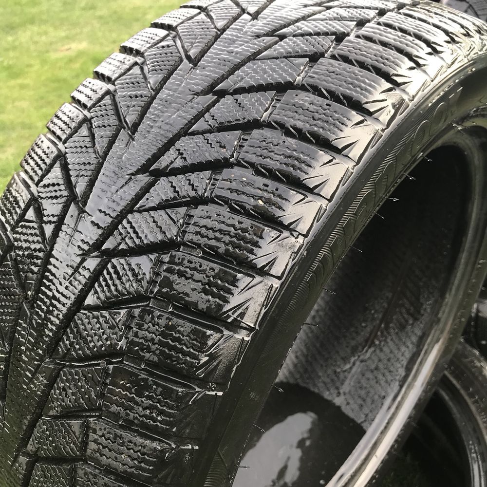 Шини зимові Hankook Winter I*Cept iZ2 225/50 R17