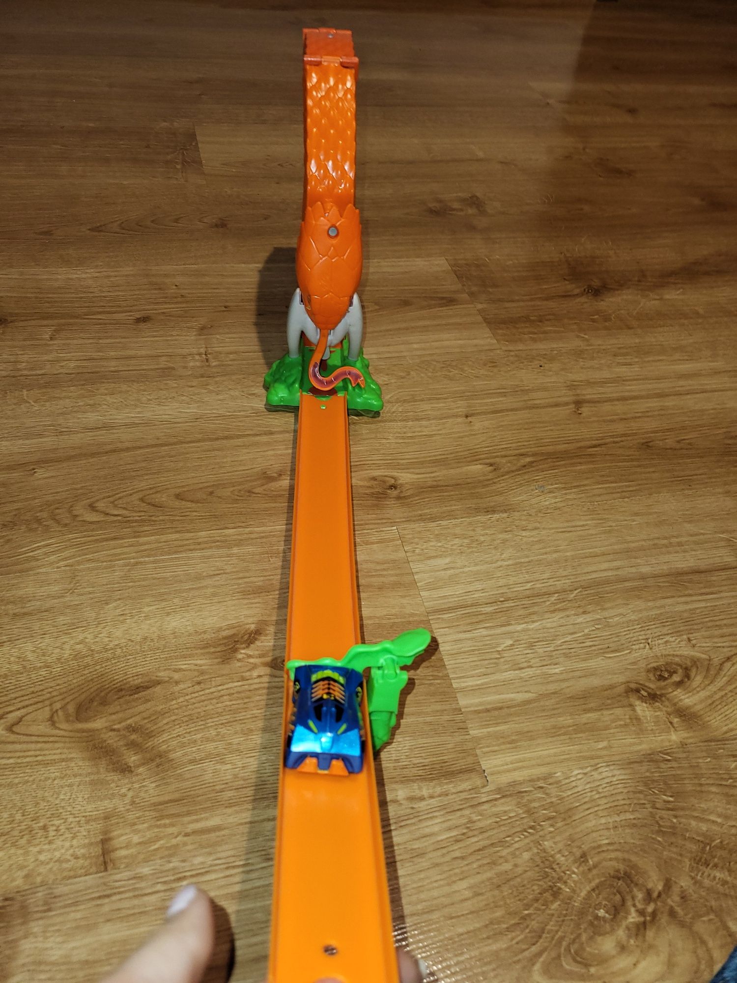 Tor hot wheels cobra coil + autko