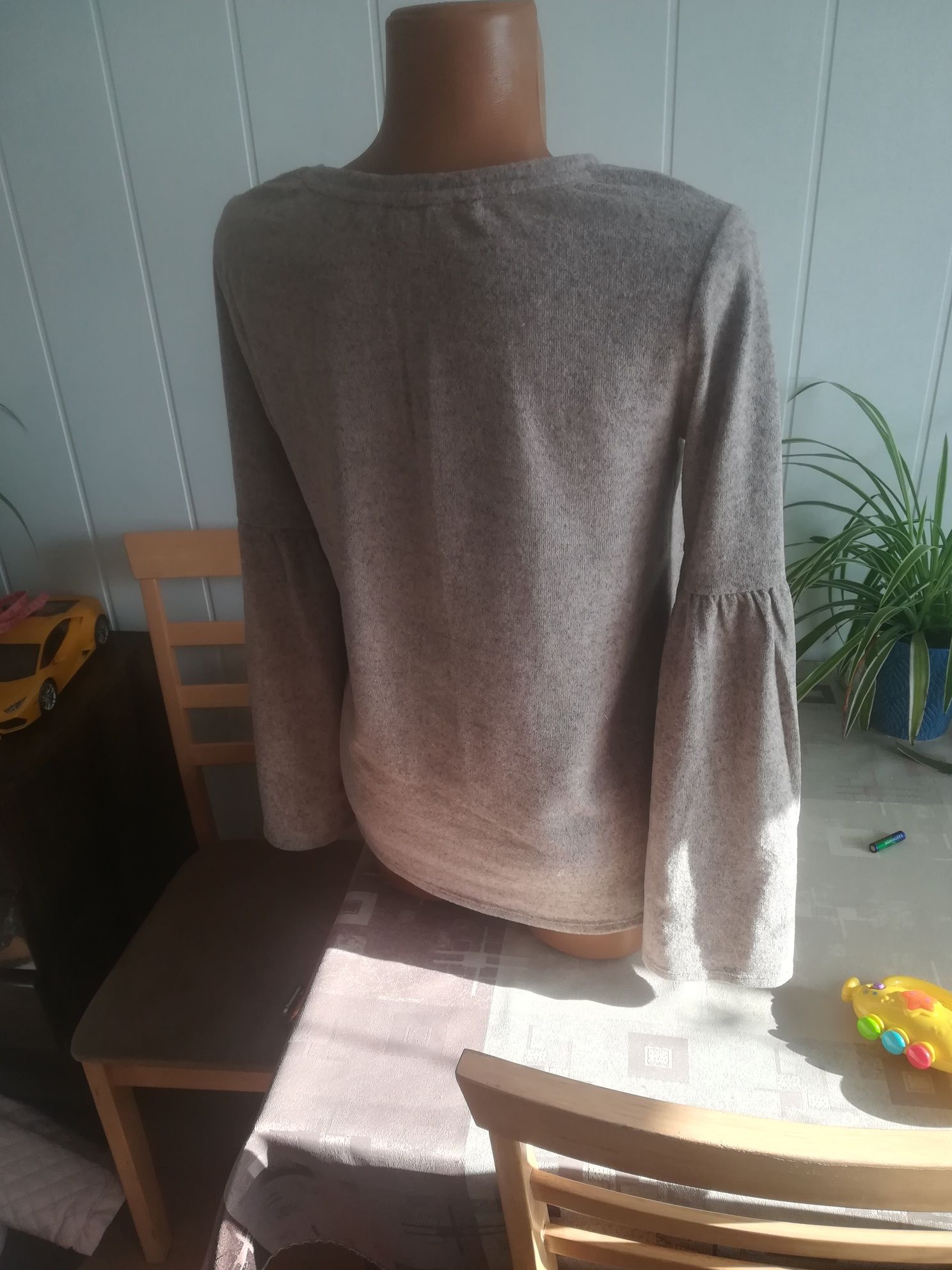 Sweter damski rozm 38 dziurka