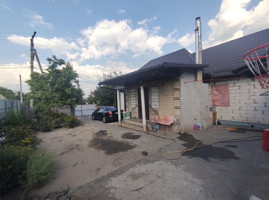 Продам гарний будинок в центрі Підгородного