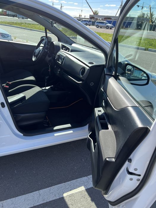 Toyota Yaris 2014р., офіційний автомобіль, без ДТП