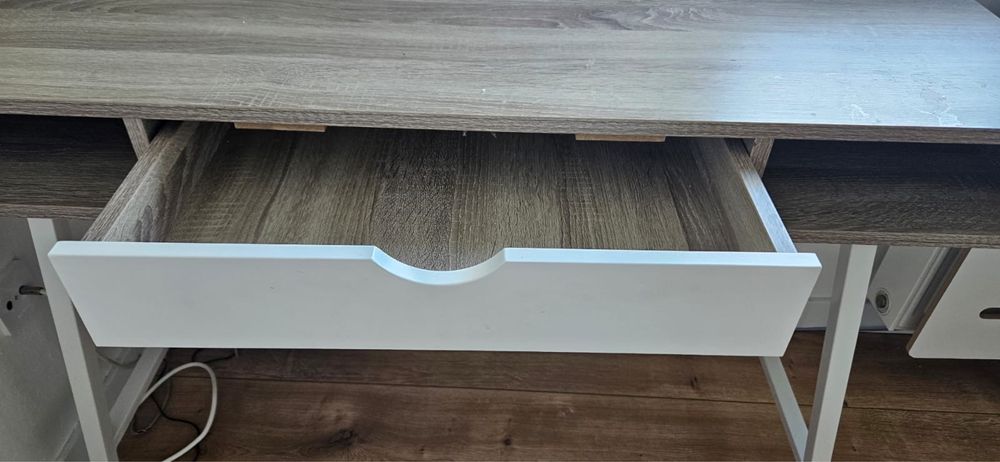 Biurko/toaletka z półkami i szufladą