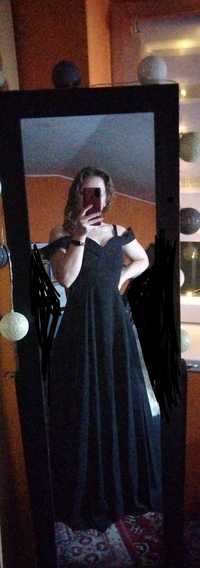 Czarna sukienka z ramiączkami