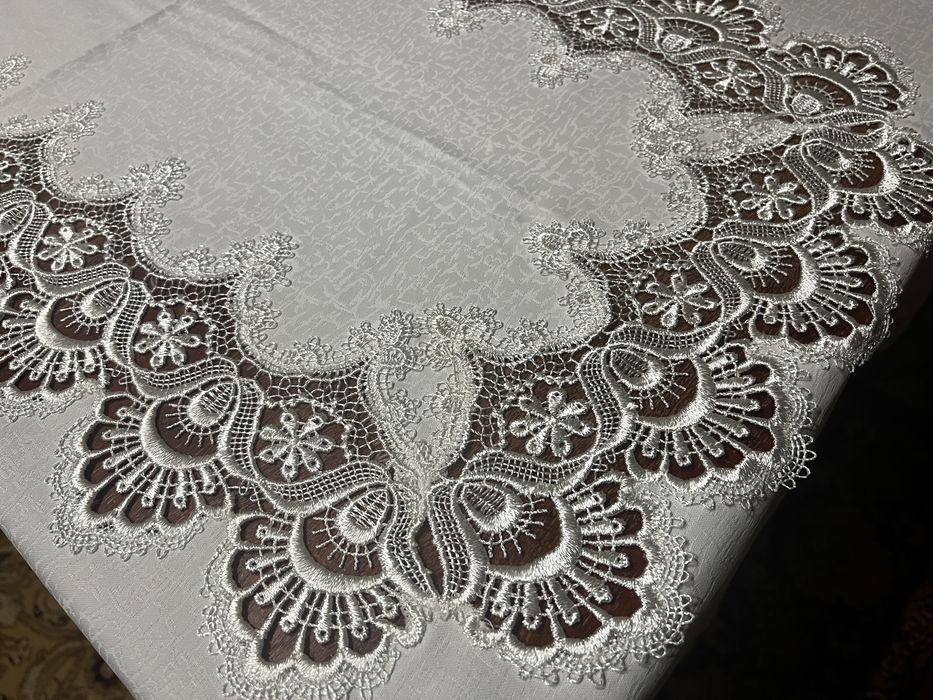 Obrus z gipiury biały