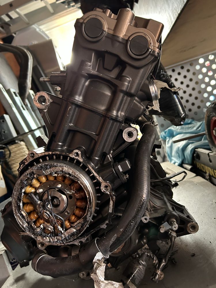 Motor completocb650 r com carter partido