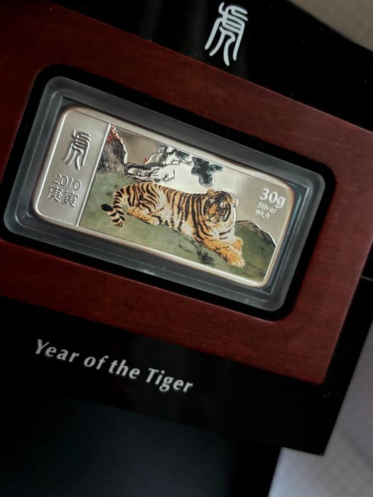 Рік тигра. 10 доларів 2010р. СРІБЛО. Сертифікат. Комплект!