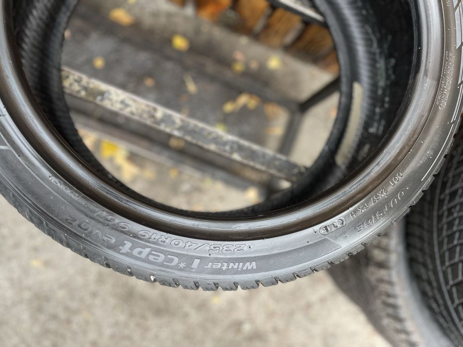 235/40 r19 шини, резина зима
