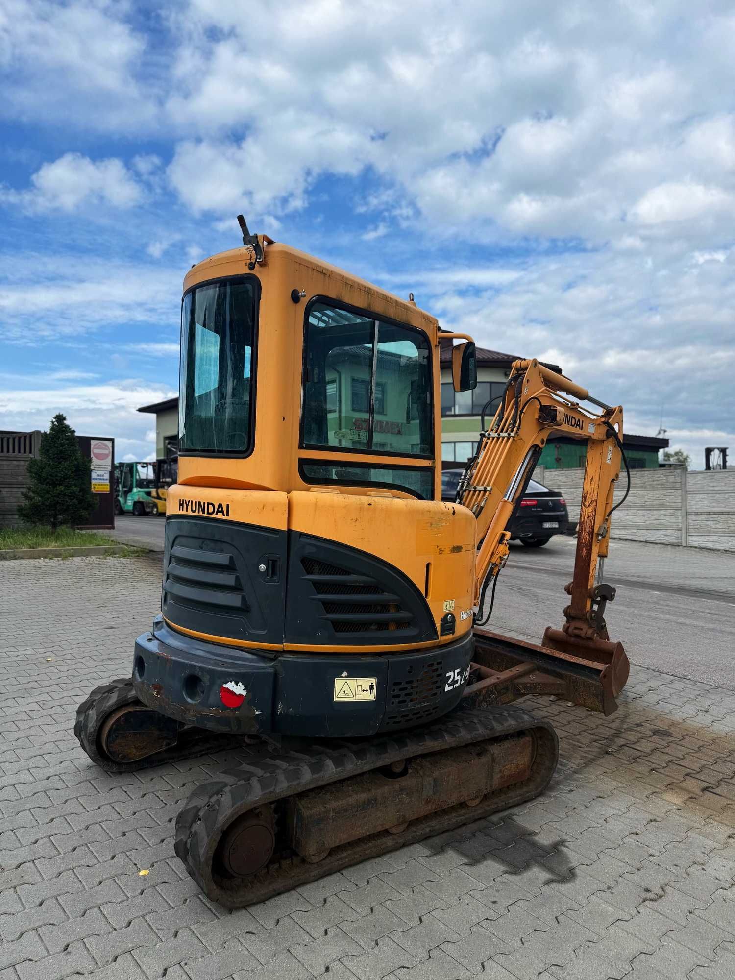 minikoparka HYUNDAI ROBEX 25Z-9A 3 łyżki 2730kg MITSUBISHI 3200mtg