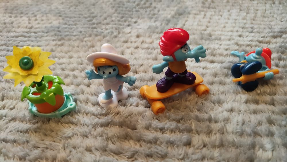 Figurki jajko niespodzianki smerfy