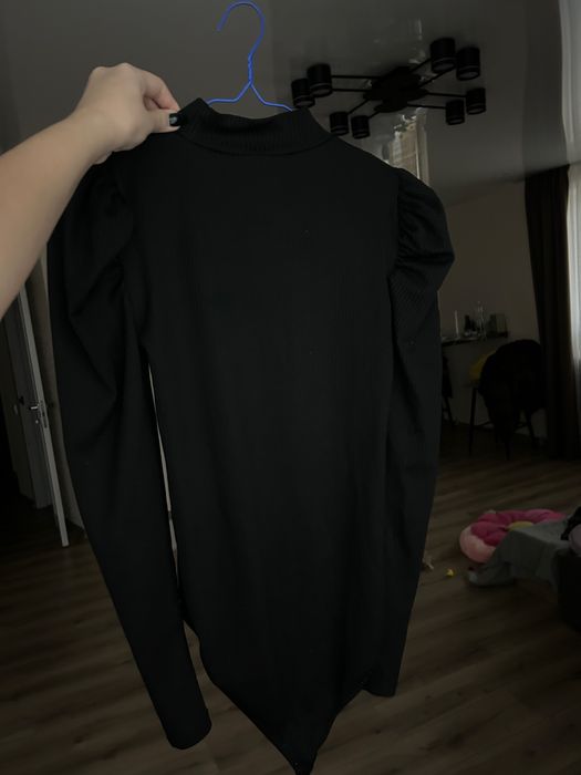 Боди черное с небольшими воланами