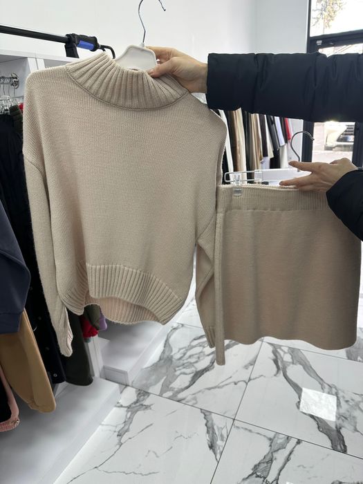 Костюм вʼязаний светр з спідницею