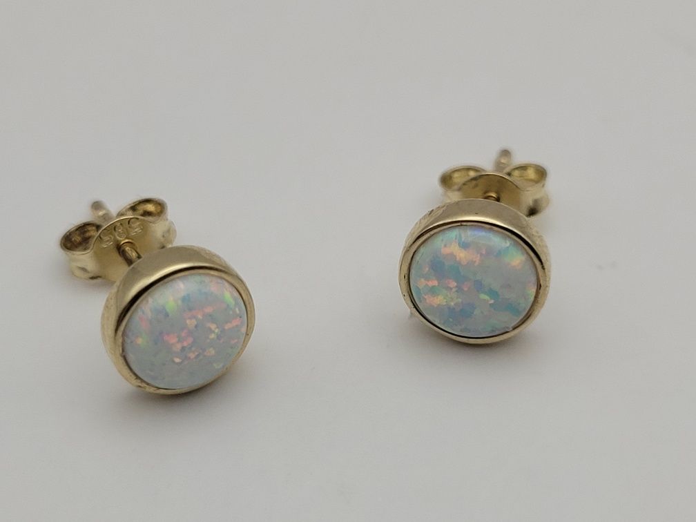 Nowe złote kolczyki złoto próby 585, opal koła Średnica 7.5 mm