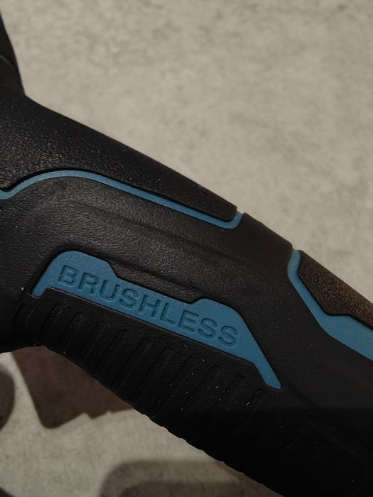 Gwoździarka na gwoździe i zszywki na baterie Makita