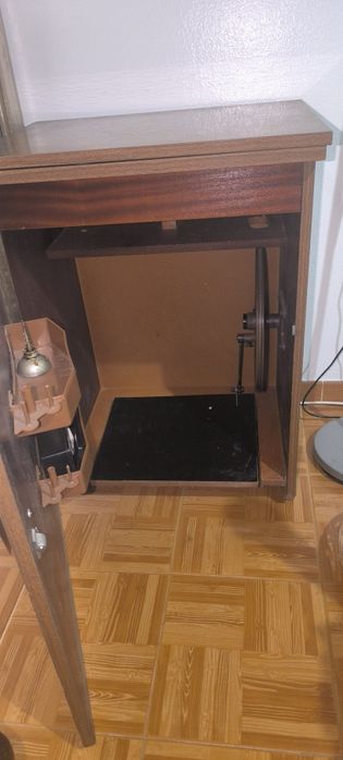 Móvel para máquina de costura