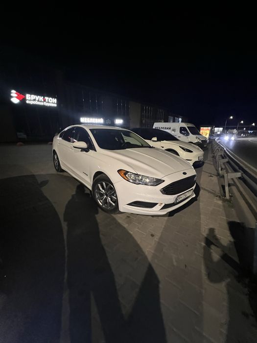 Оренда авто, прокат авто гібридне авто