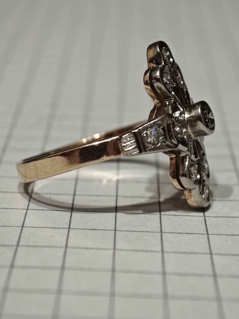 Золота каблучка, з діамантами 0.58 ct, 585 проба.