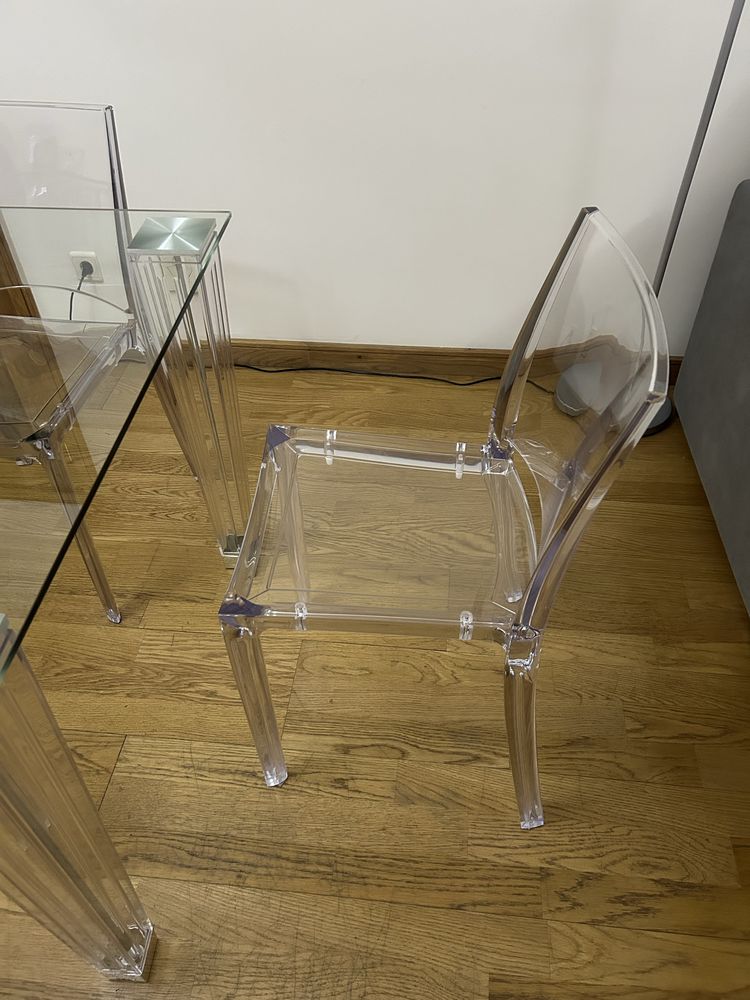 Mesa de vidro quadrada + 4 cadeiras