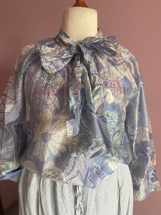 Piękna bluzka z kokardą mgiełka 40/42/44/46