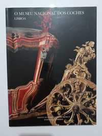 Livro "O Museu Nacional dos Coches, Lisboa"
Livro manuseado, de capas
