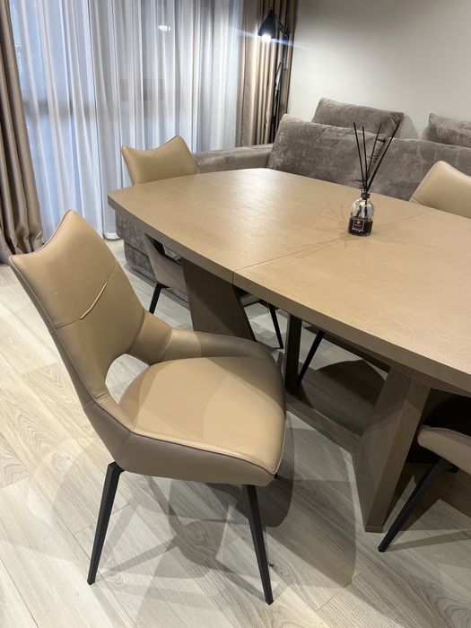 Продам обідній стіл з комплектом крісел