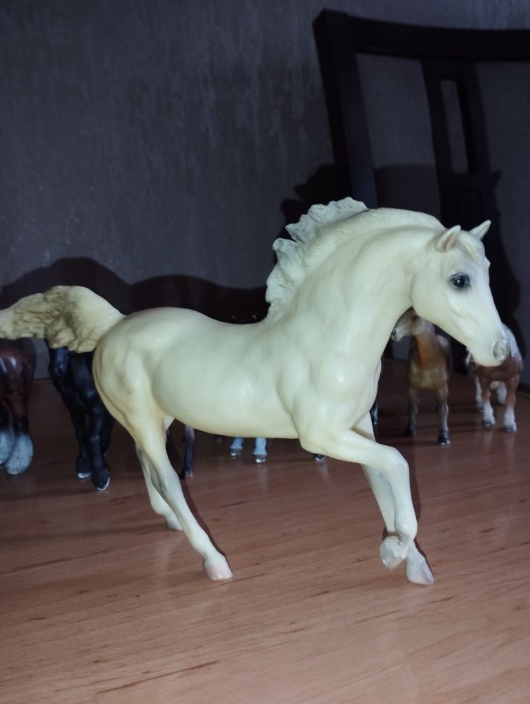 Фигурки лошадей Schleich ( Шляйх) и Breyer (Брейер)