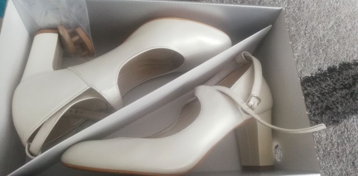 Buty kotyl perła ecru 38