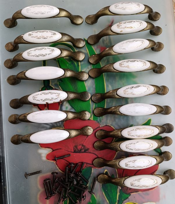 Ручки кухоні з керамічною вставкою