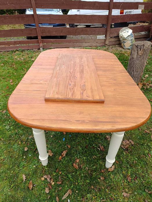 Stół kuchenny, do jadalni z litego drewna.