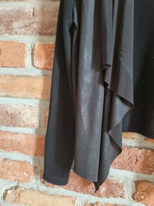 Czarna otwarta narzutka