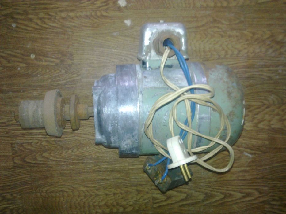 Продам електродвигатель  в нормальном состоянии