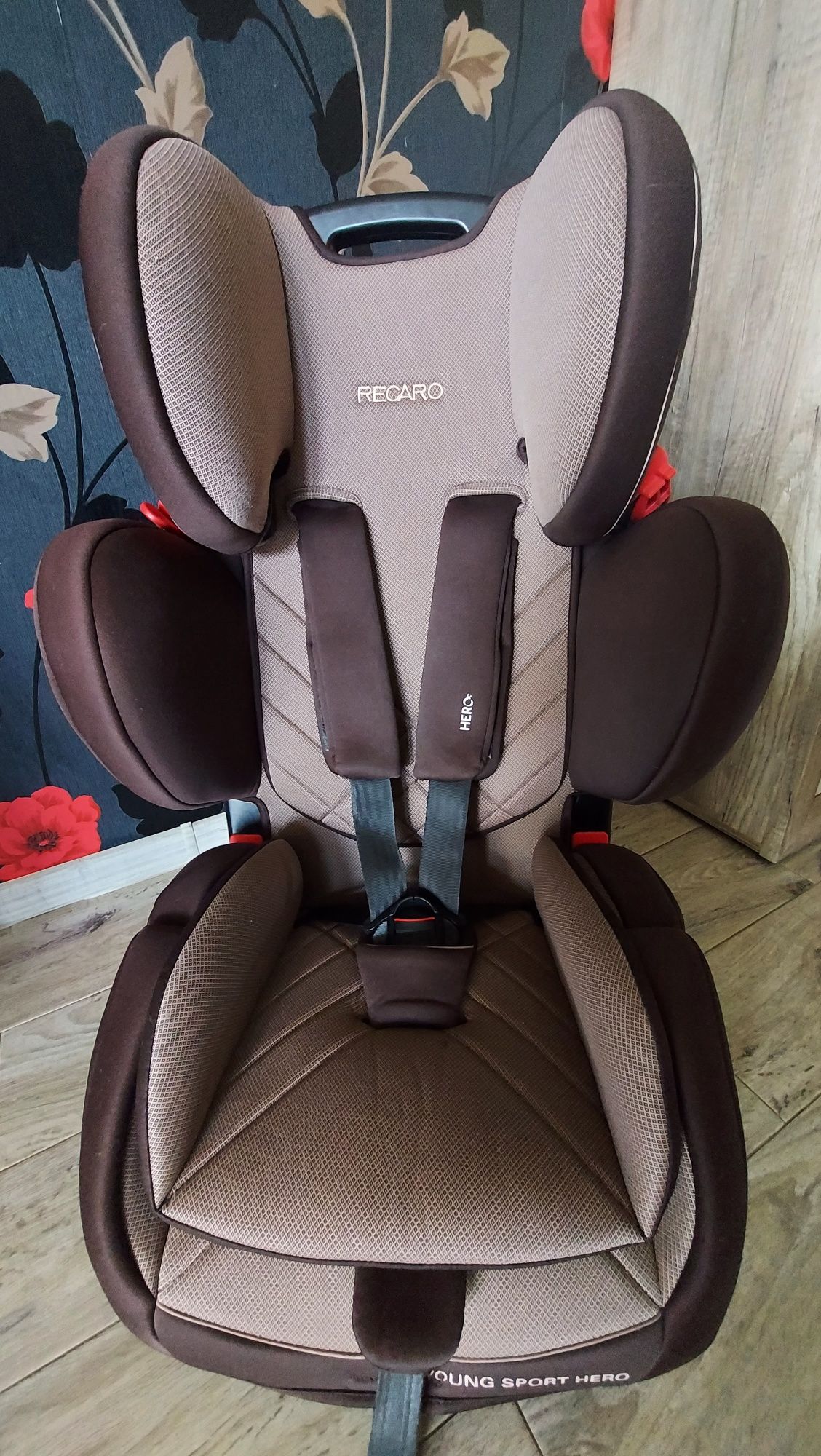 Fotelik samochodowy Recaro Young Sport Hero 9-36kg, brązowy