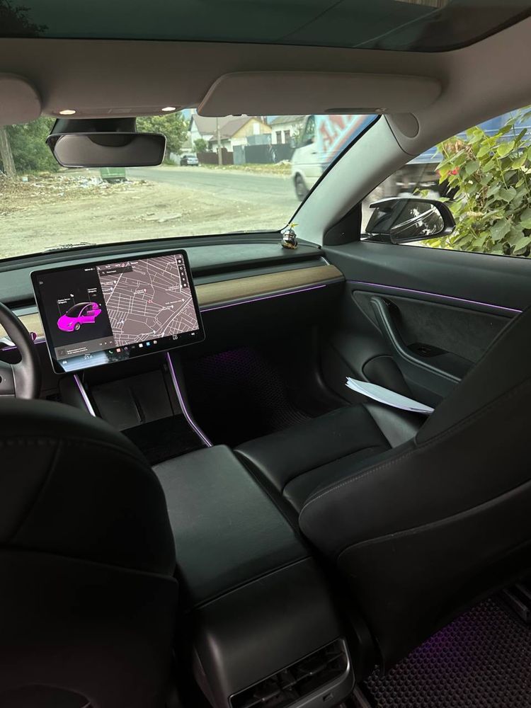 Tesla model 3 2019 рік