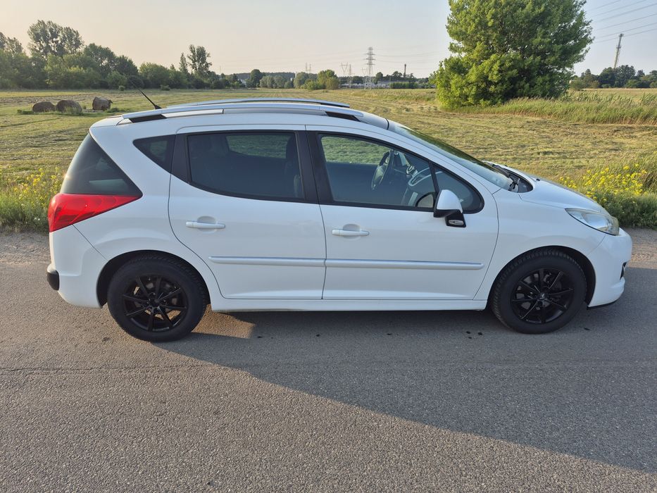 Peugeot 207SW 1,6Hdi exlusive chromy panorama hak tempomat klima zamia