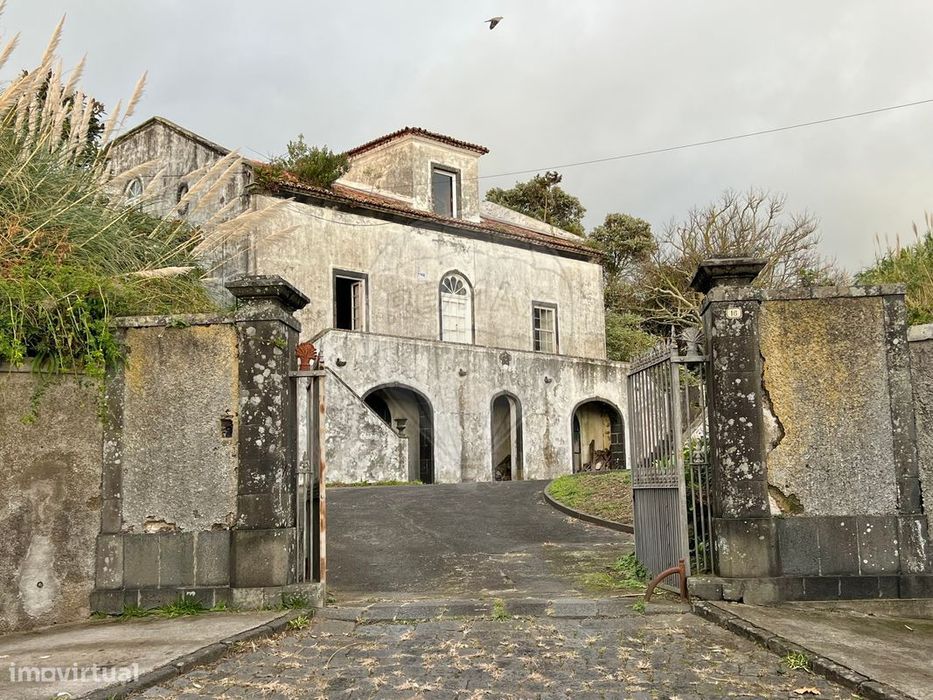 Moradia T6 para venda