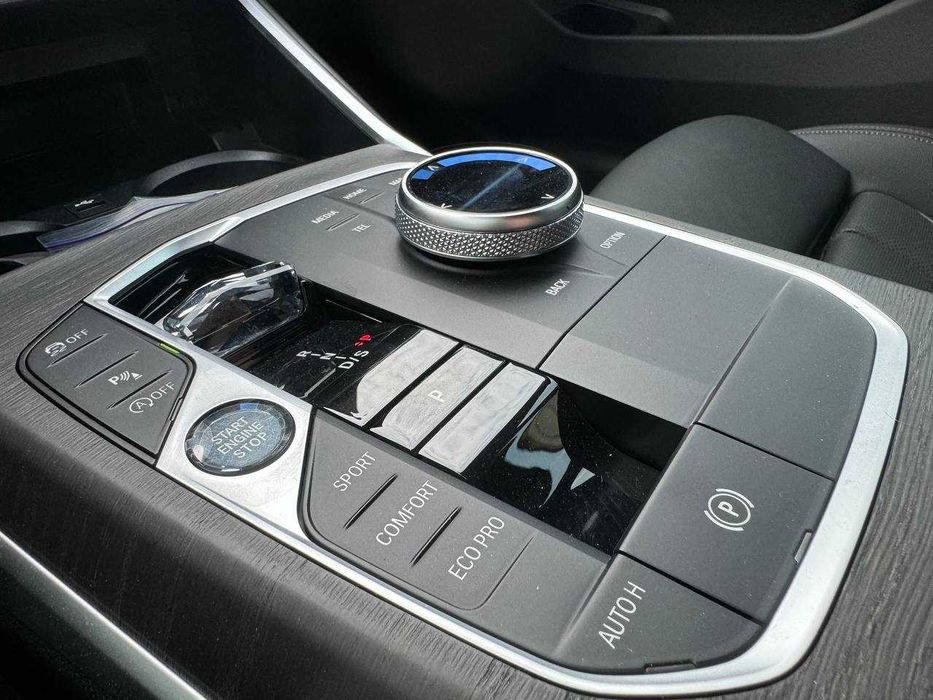 BMW 330i xDrive 2023