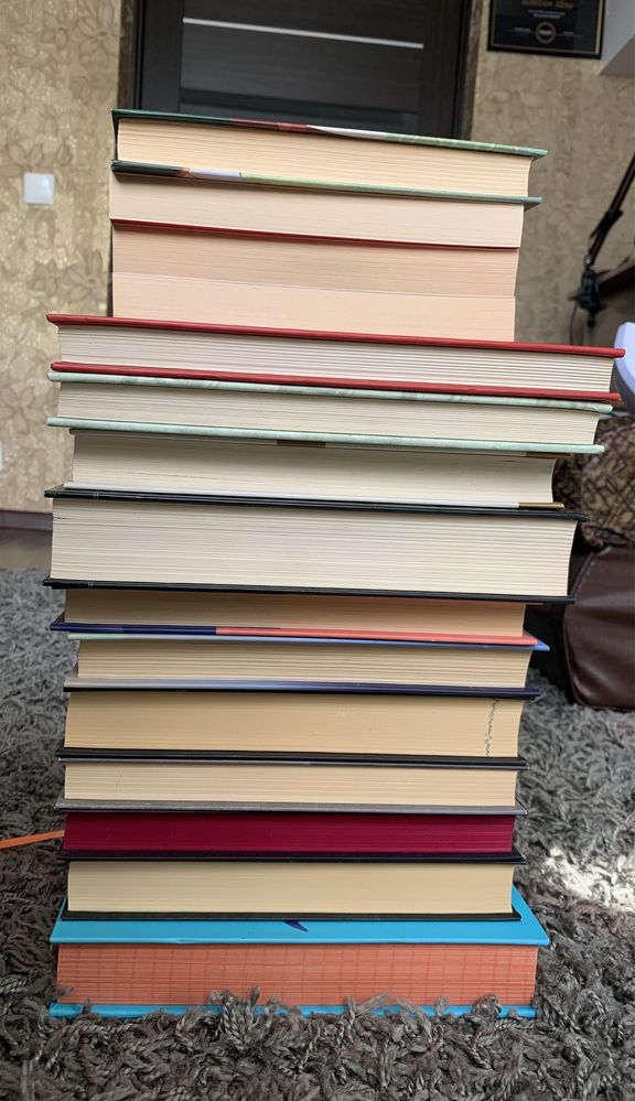 Продам книги нові і прочитані одноразово, в ідеальному стані.