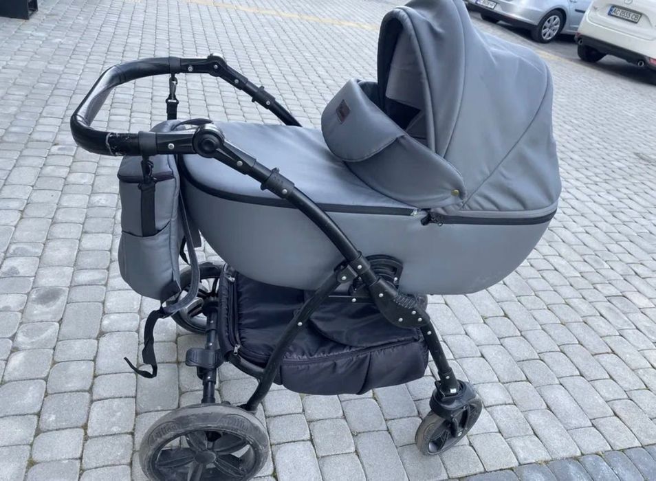 Продам коляску і крісло гойдалку