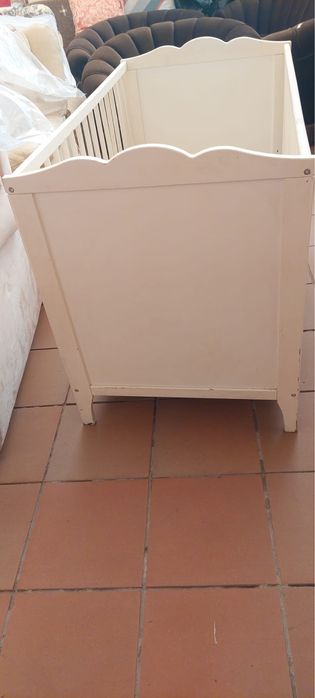 Berço de madeira branco