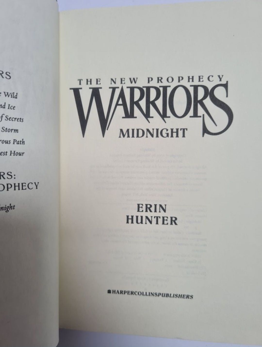 The New Prophecy - Warriors. Outcast - Erin Hunter. Książka