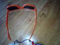 oculos cor-de-laranja e castanhos