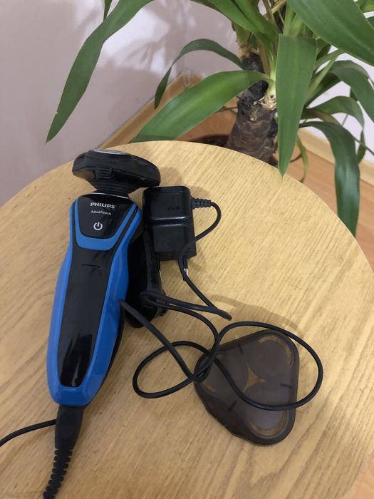 Електробритва  Philips AquaTouch Wet and Dry Electric Shaver S5051