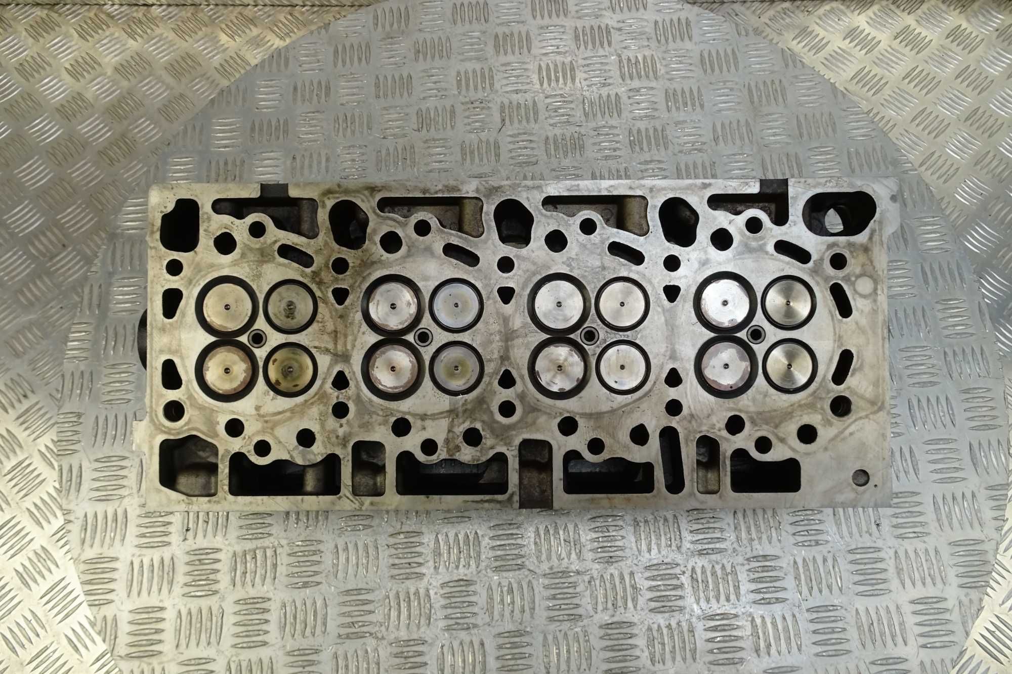 Głowica do silnika JCB 448TCAE. Cylinder head JCB